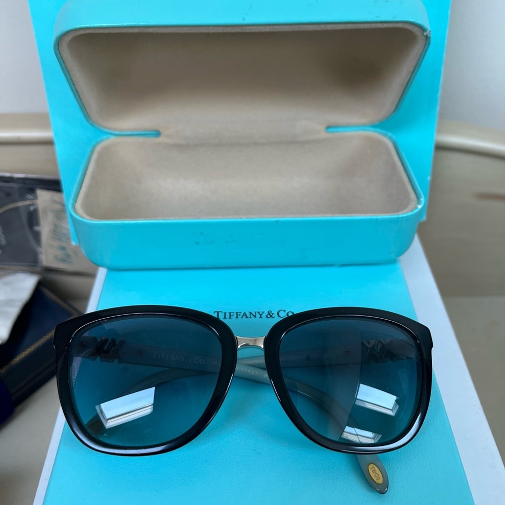🔴Authentic Tiffany & Co. Black Sunglasses🔴